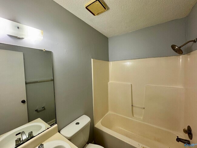 Building Photo - 3702 Penny St SW