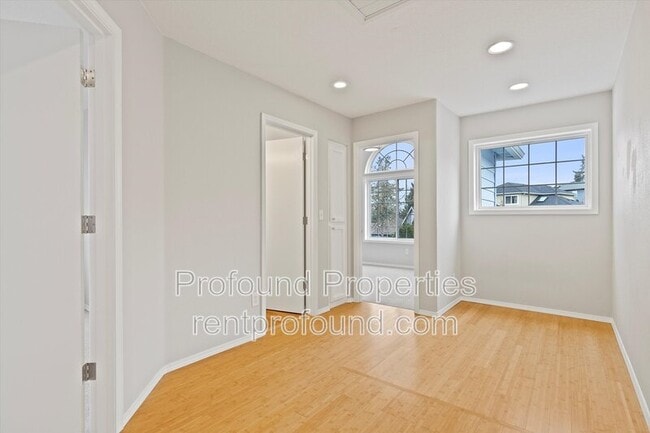 Building Photo - 7533 SW Applegate Dr