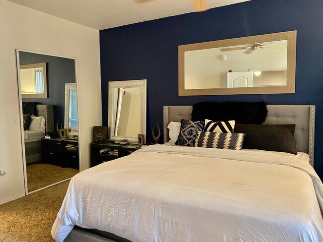 Building Photo - 1701 E Colter St