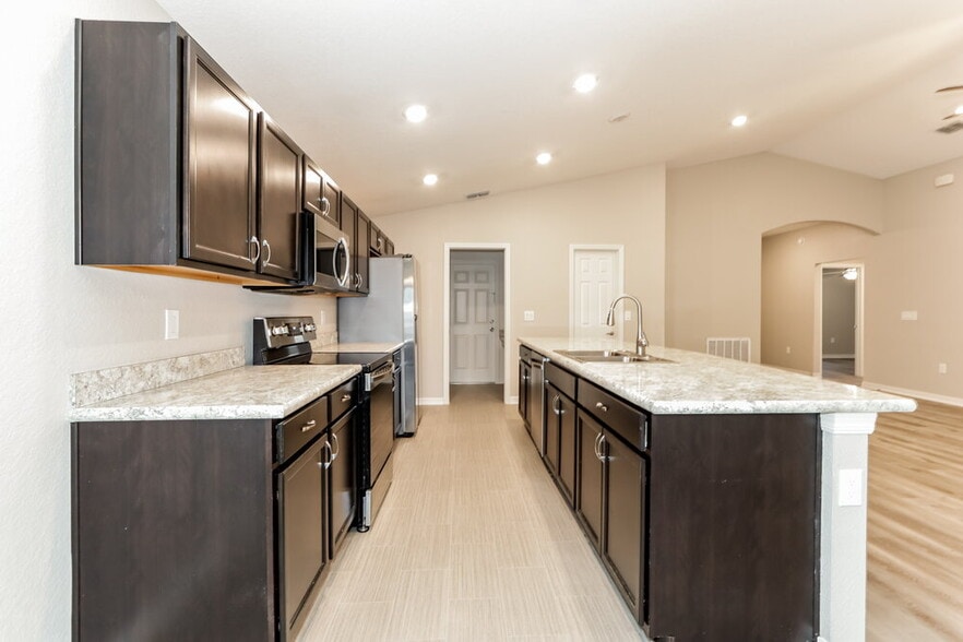 Building Photo - 2037 Harvest Landing Cir