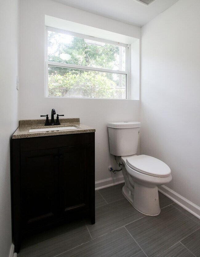 Building Photo - Adorable New Build 1-Bedroom Apartment