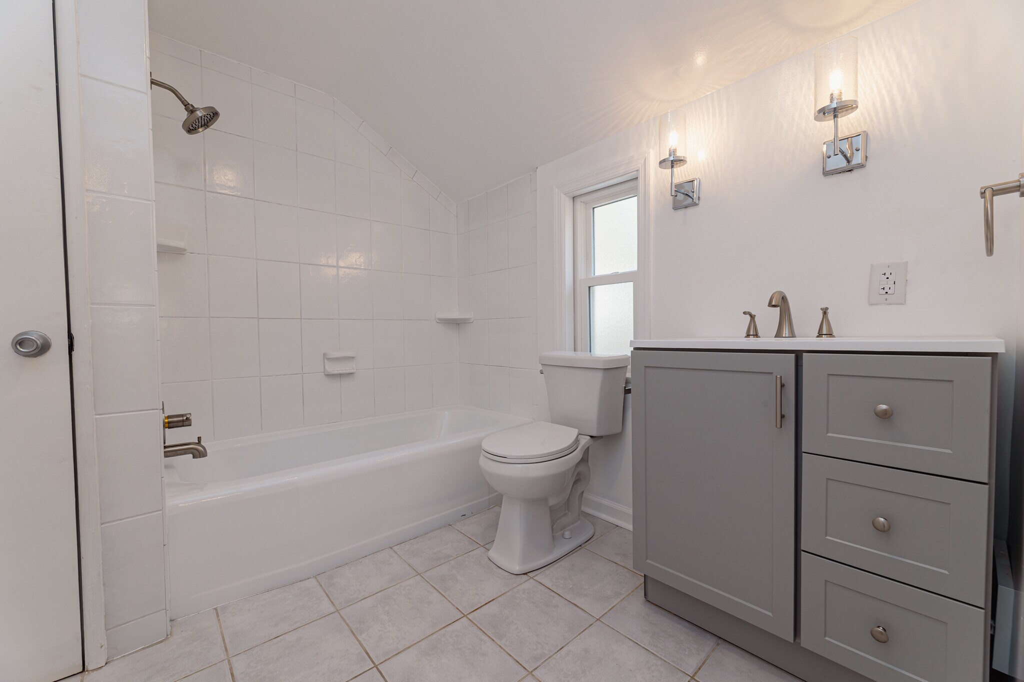 Building Photo - 3203 Hebron Dr