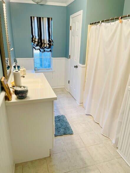 Building Photo - 102 Riverbend Dr