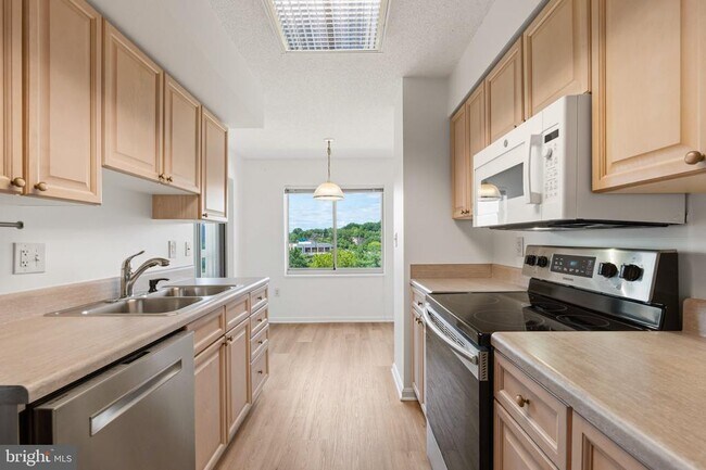 Building Photo - 2151 Jamieson Ave