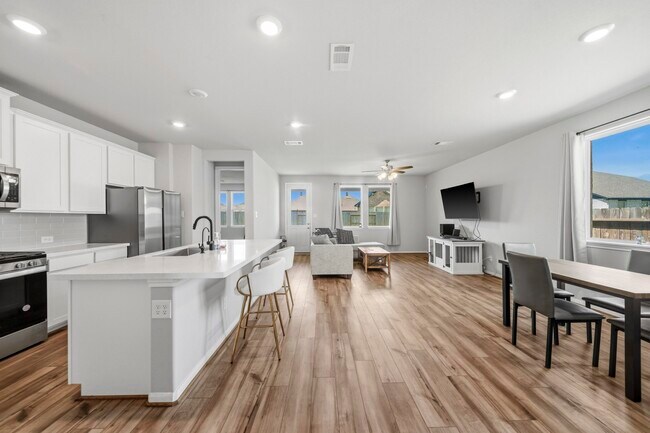 Building Photo - 2420 Solaris Bnd Dr