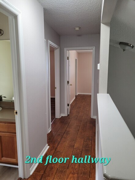 2nd floor hallway - 1116 Bluegrass Dr