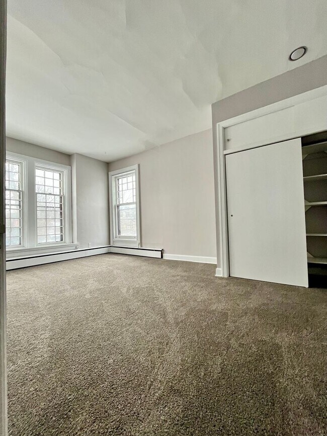 Building Photo - 104 Linwood Ave