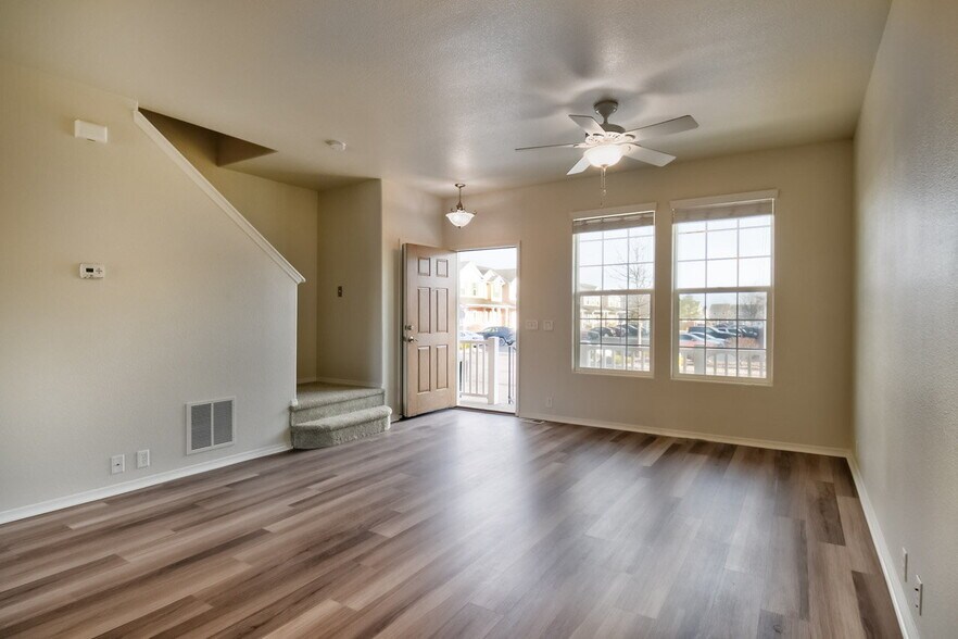 Building Photo - Move-In Ready 2-Bedroom with Central A/C –...