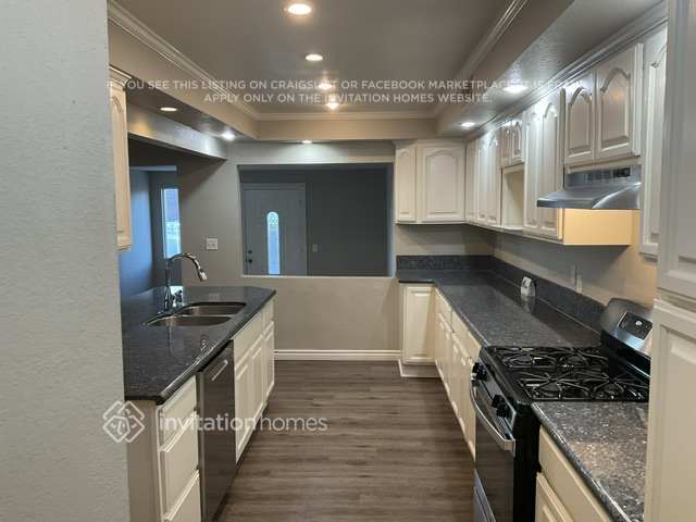 Building Photo - 1341 W D St