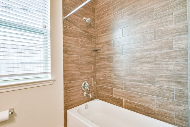 Building Photo - 12617 White Cove Dr
