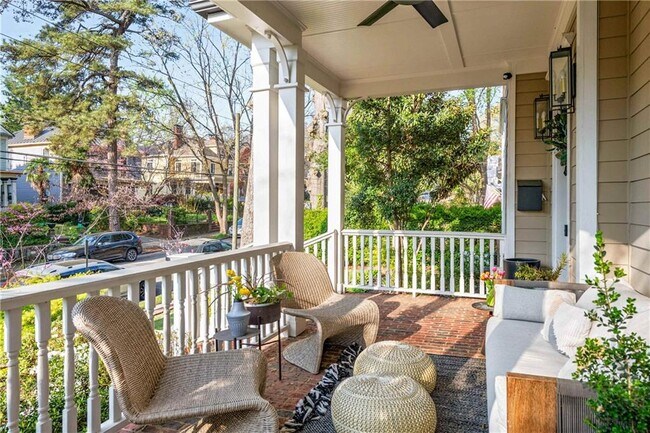 Building Photo - 582 St Charles Ave NE