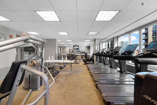 Building Photo - 33 W Ontario St