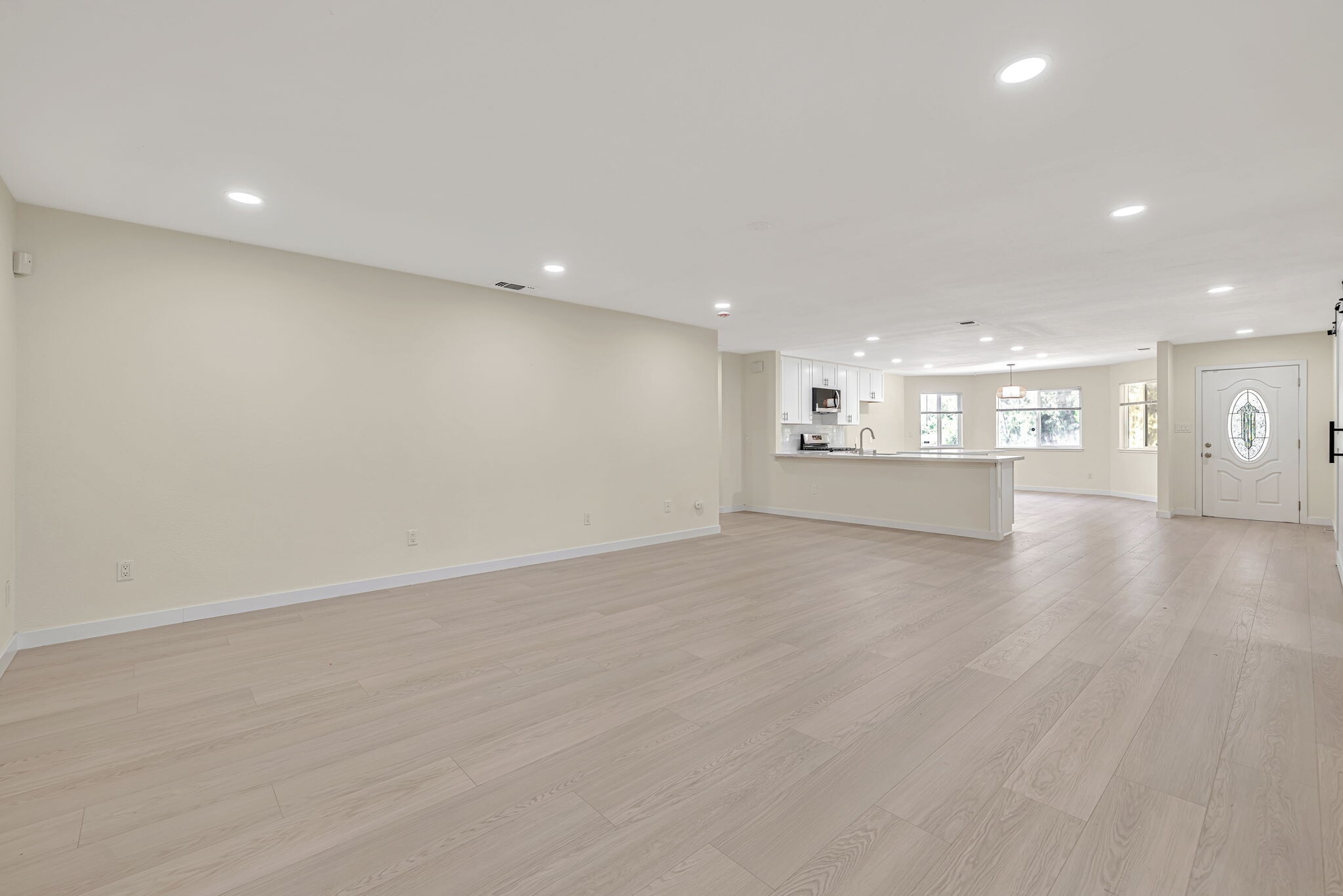 Building Photo - 6941 Golf View Dr