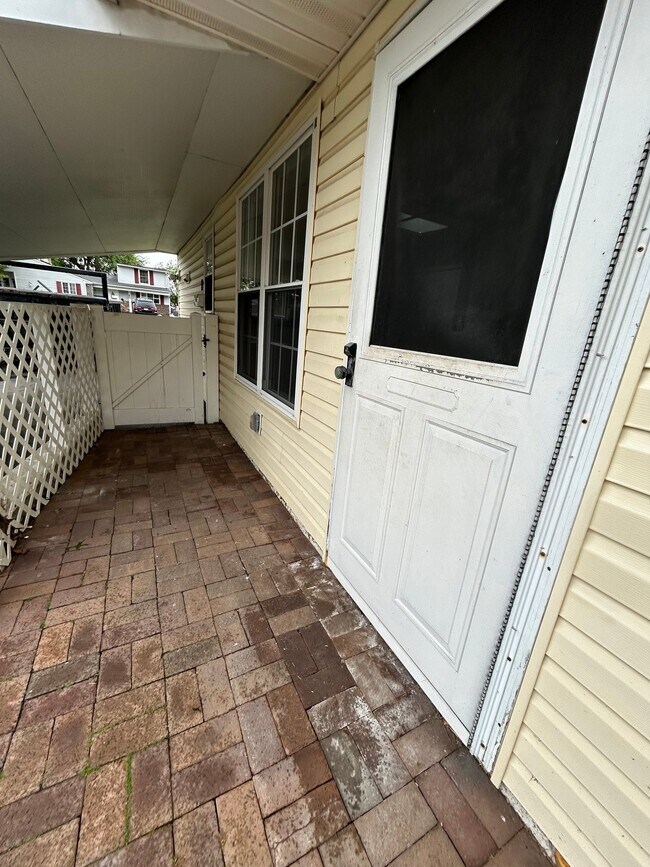 Building Photo - 19 Goodturn Rd