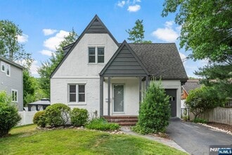 Building Photo - 181 5th St