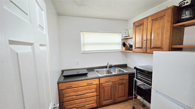 Building Photo - 536 NW 45th St