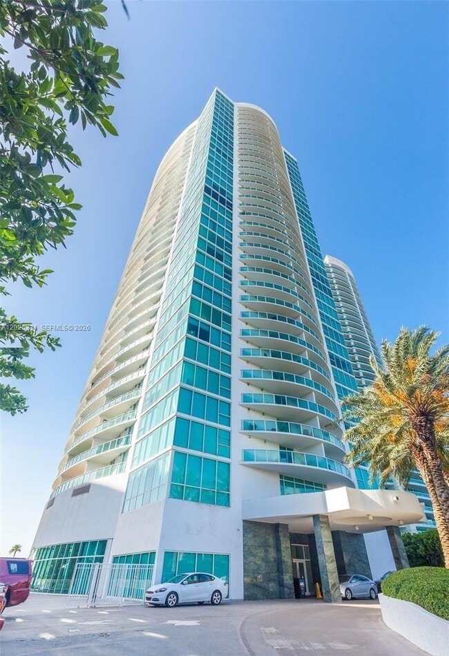 Building Photo - 2101 Brickell Ave