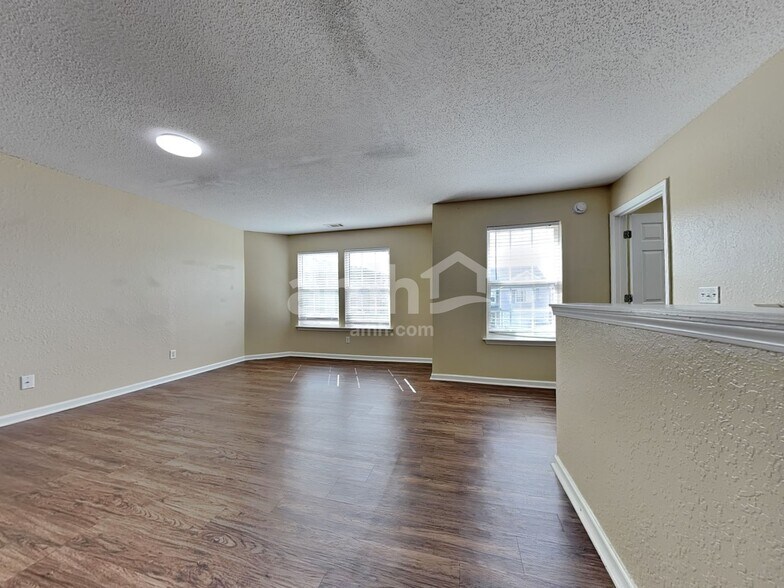 Building Photo - 509 Diamond Cut