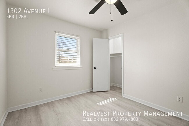 Building Photo - 1302 Avenue I