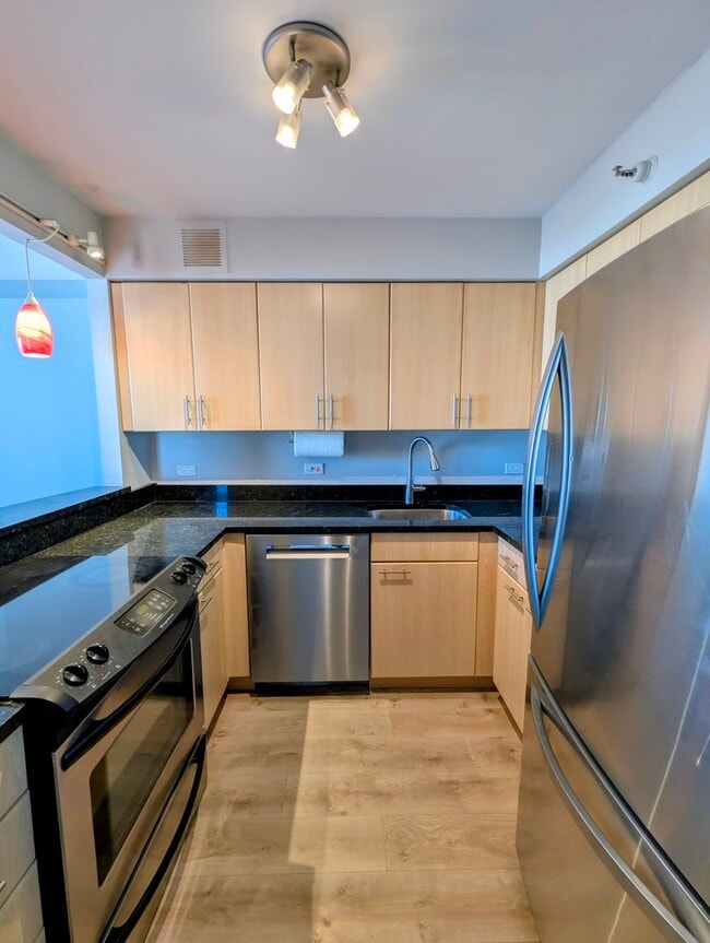 Building Photo - 3660 N Lake Shore Dr