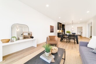 Building Photo - Low Maintenance Meridian Townhome!