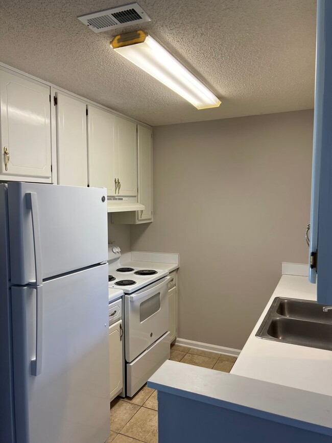 Building Photo - 147 Woodfield Pl