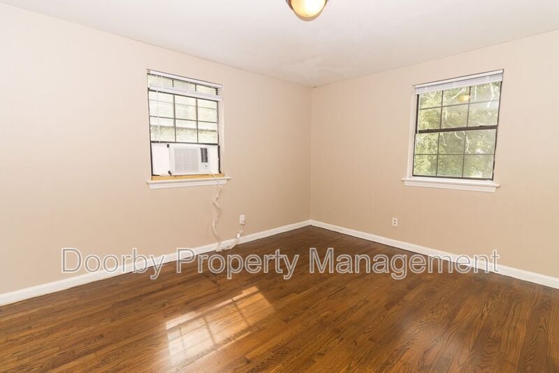 Building Photo - 3302 Pinewood Ave