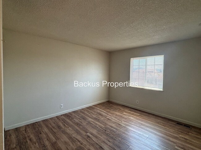 Building Photo - Great home in North Salinas -Three bedrooms