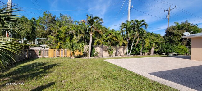 Building Photo - 5200 West Blvd