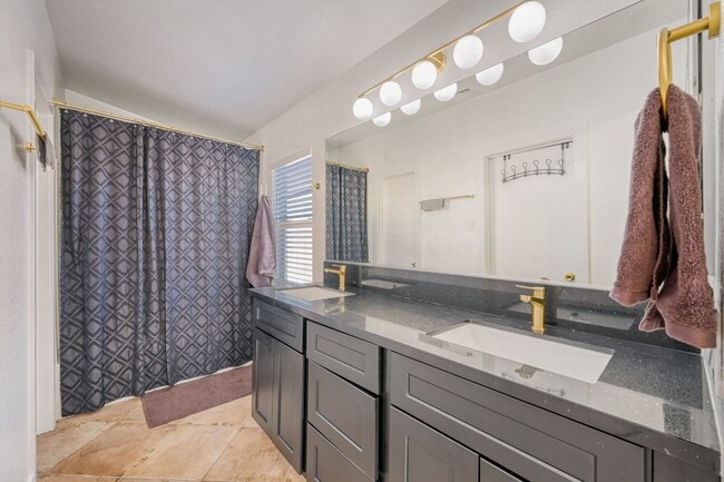 Building Photo - 6752 Lookout Lodge Ln