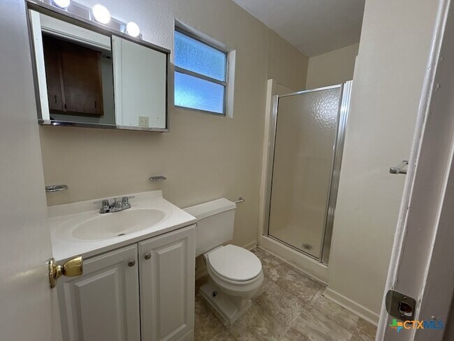 Building Photo - 310 Prather Dr