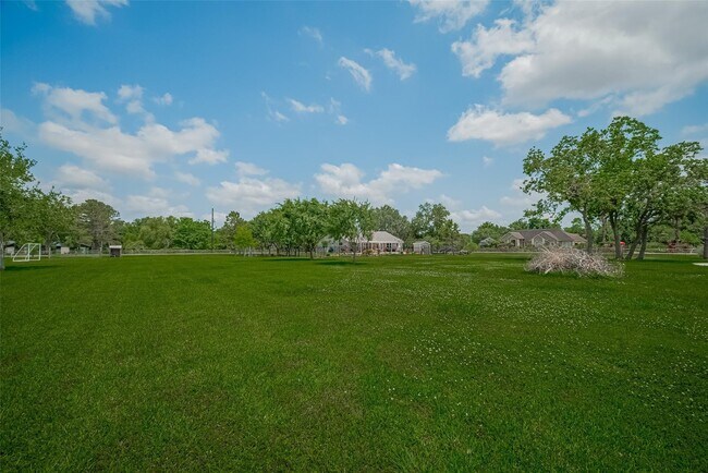 Building Photo - 9526 Sandy Ln