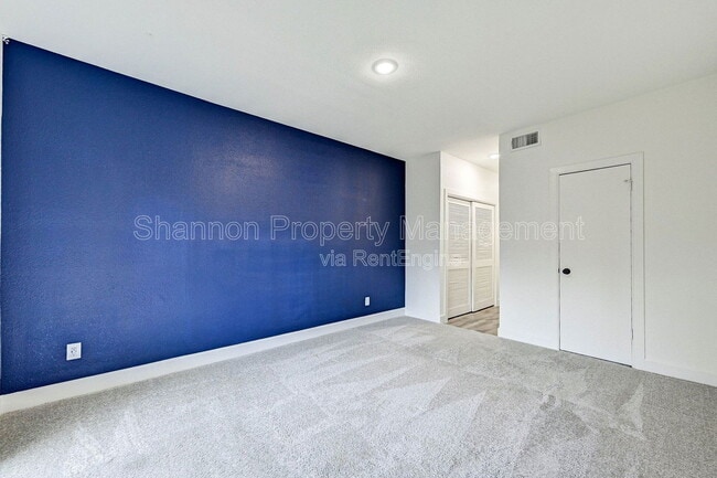 Building Photo - 2100 Tanglewilde St