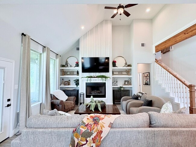 Building Photo - 55 Ruskin Dr W