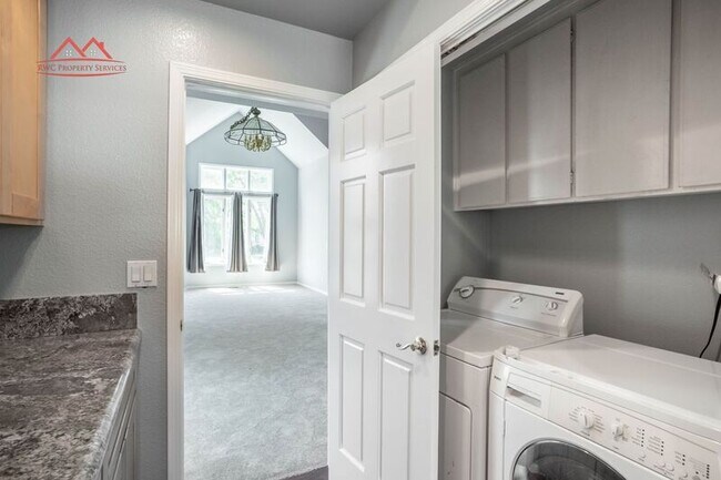 Building Photo - 6497 Hirabayashi Dr