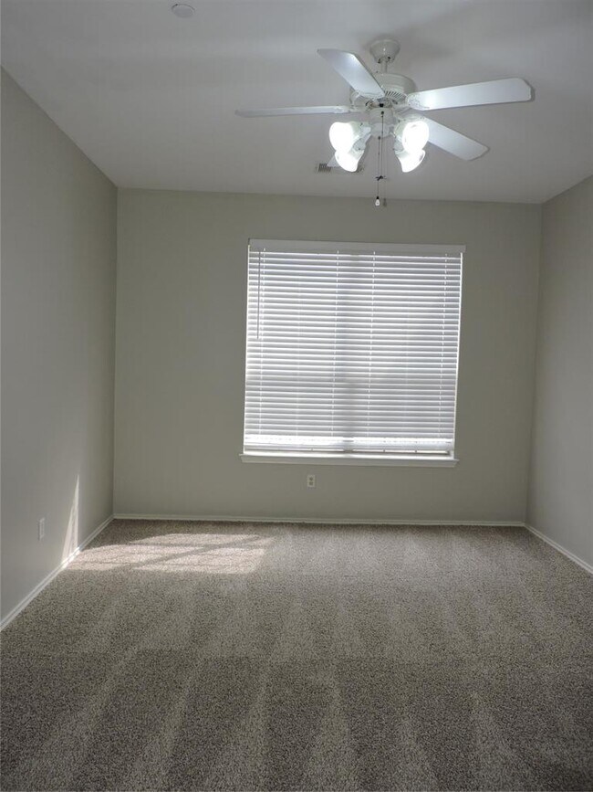 Building Photo - 9201 Brodie Ln