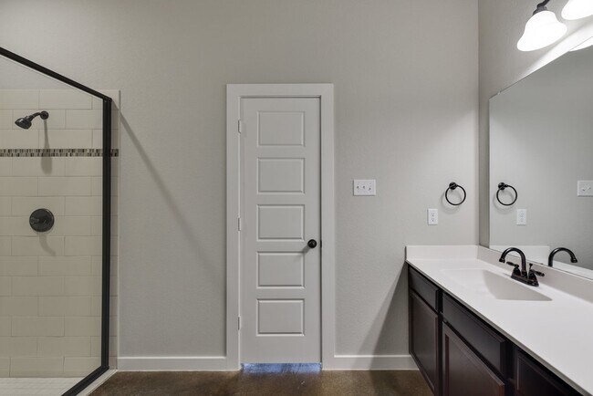 Building Photo - 4052 Shiloh Ct