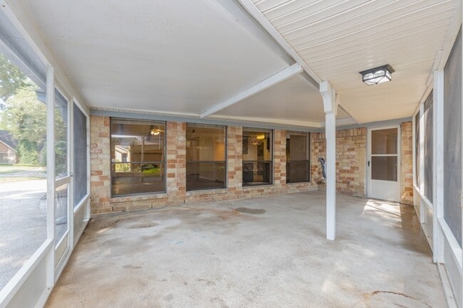 Building Photo - 4011 Flint Creek Dr