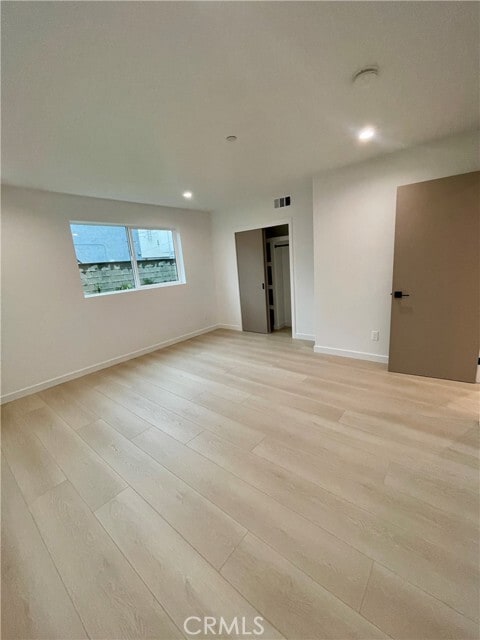 Building Photo - 613 W 41st Pl