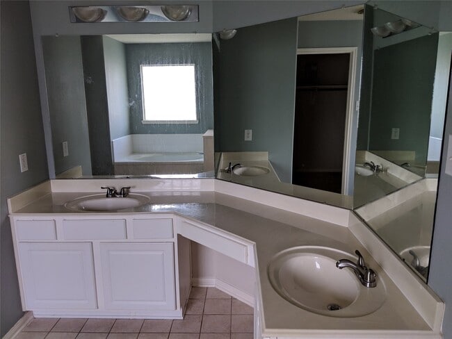 Building Photo - 27139 Pine Crossing Dr