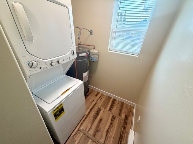 Building Photo - 1380 Cleveland St