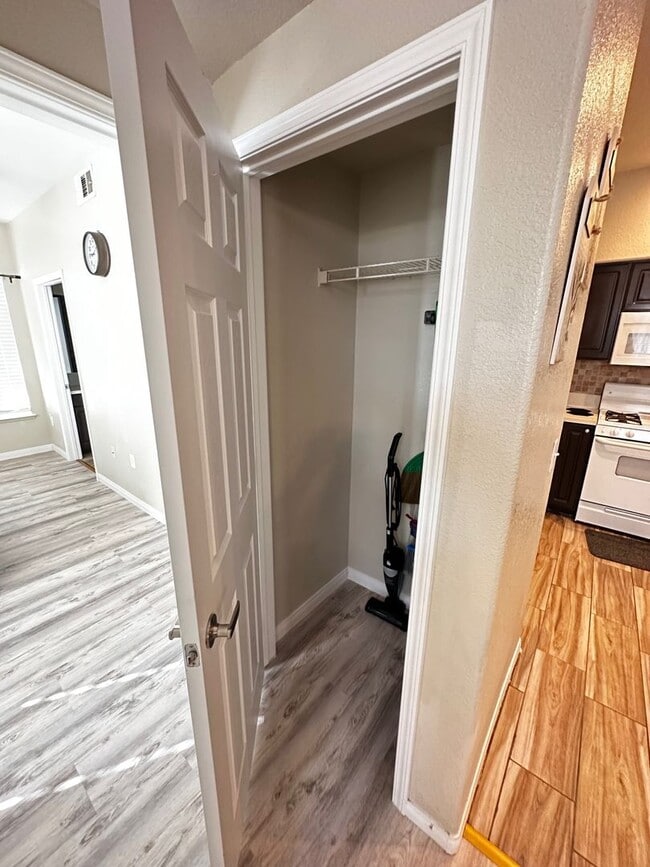 Building Photo - Fully Furnished 2 Bedroom 1 Story Condo