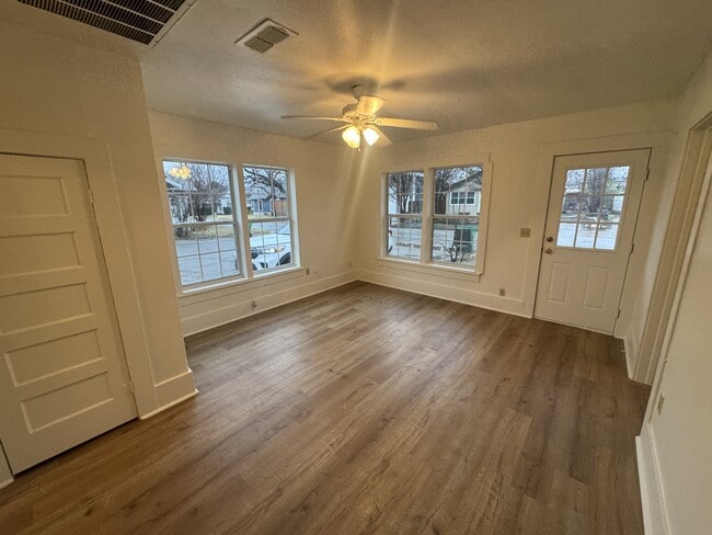 Building Photo - 467 N Paddock Ave