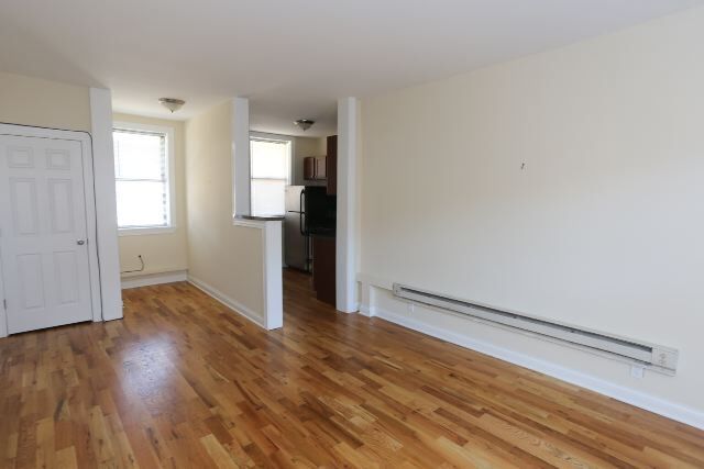 Building Photo - 4329 N Wolcott Ave