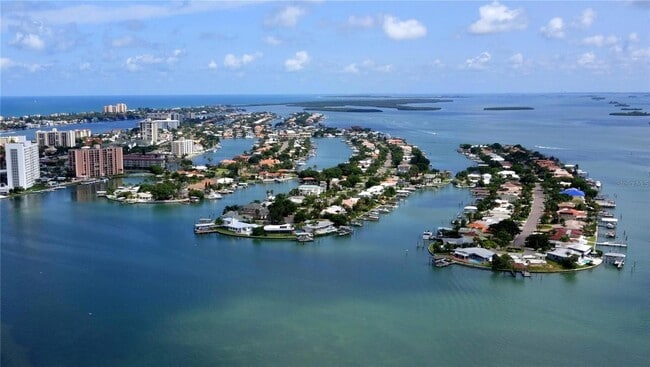 Building Photo - 690 Island Way