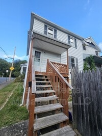 Building Photo - 85 Miller St