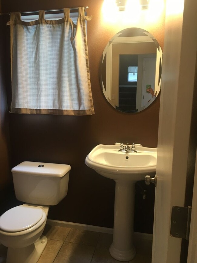 Building Photo - Cute 3 Bedroom House Near Lakeway
