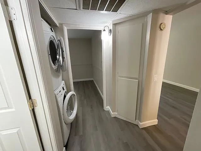 Building Photo - Updated Canyon Country Condo in Gated Community