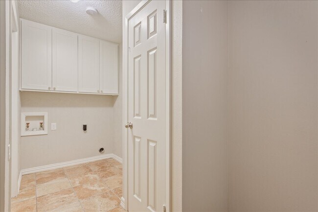 Building Photo - 5600 Lake Highlands Dr
