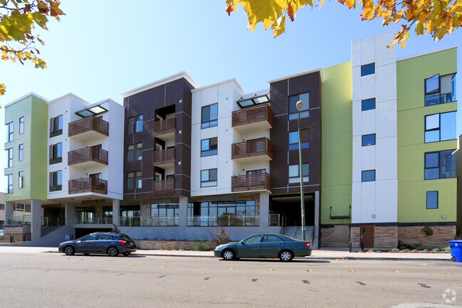 Building Photo - Pinedera